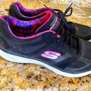 Skechers Lite Weight size 11 Black w/ Pink Trim